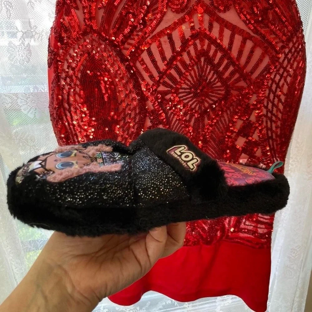 LOL Surprise Queen Slippers - black and pink #LOLSlippers 2-3
